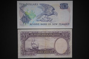 New Zealand Lot of 2 Notes ND (1960-1989)