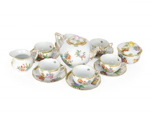 Herend tea service, Walls with gold rims and colorfully painted butterflies and large flowering branches