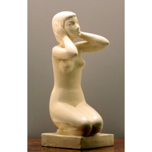 Figurka klęcząca dziewczyna'' - Jihokera Bechyně, lata 60. XX w.