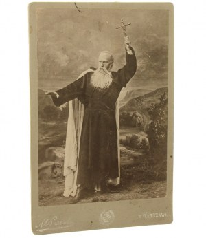 Portrait of the actor Bolesław Ładnowski coat of arms Ślepowron (1841-1911) in the role of Priest Mark from the play by Juliusz Słowacki Photograph on cardboard / silver-gelatin print [Warsaw ca 1900 M. Push].