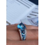 18 CT GOLD 8 GRAM RING. VALUATION: $3690 USD. NATURAL DIAMONDS VS.