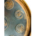 Metalowa Taca z Odbitkami Monet i Medali, w tym Medal Chwały Królewskiej 1642, Władysław IV Waza
