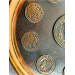 Metalowa Taca z Odbitkami Monet i Medali, w tym Medal Chwały Królewskiej 1642, Władysław IV Waza