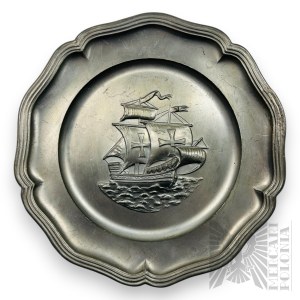 Milieu du 20e siècle. - Plaque murale en étain estampillé avec motif maritime