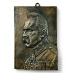 Trzy Plakiety Piłsudski: Projekt J. Małeta, Projekt Konstanty Laszczka, Projekt Jan Raszka