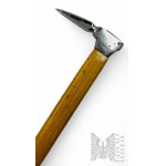 Czekan z Drewnianym Styliskiem i Metalowym Szpikulcem