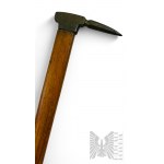 Czekan z Drewnianym Styliskiem i Metalowym Szpikulcem