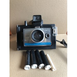 Kolekcjonerski aparat fotograficzny Polaroid ColorPack III w skórzanym etui