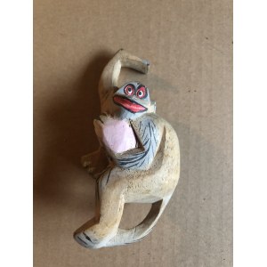 Figurka drewniana - małpka