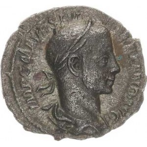Alexander Severus (222-235), Denár, stoj.císař obětuje u oltáře