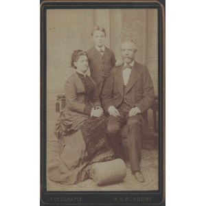 [M. N. Buxdorf] CDV photograph of the Studzieniecki family. Photo by M. N. Buxdorf Brody [l. 1870s].