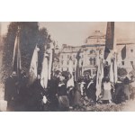 [Kosciuszkovy slavnosti ve Lvově, odhalení pamětní desky Tadeusze Kosciuszka v latinské katedrále ve Lvově. Soubor 4 dobových fotografií. Datum. Lvov, 14 X 1917.