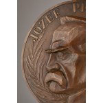 Olga Niewska (1898 Charków - 1943 Warszawa), Medalion z Marszałkiem Józefem Piłsudskim