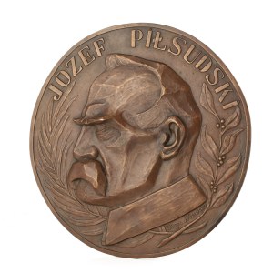 Olga Niewska (1898 Charków - 1943 Warszawa), Medalion z Marszałkiem Józefem Piłsudskim