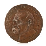 Olga Niewska (1898 Charków - 1943 Warszawa), Medalion z Marszałkiem Józefem Piłsudskim