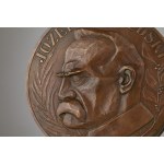 Olga Niewska (1898 Charków - 1943 Warszawa), Medalion z Marszałkiem Józefem Piłsudskim