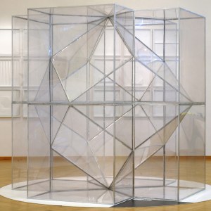 Janusz Kapusta (ur. 1951, Zalesie), K-Dron - instalacja składająca się z 8 k-dronów, 1999
