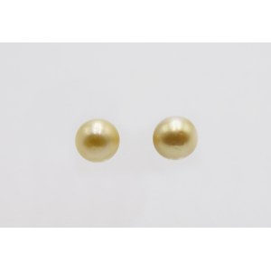 Earrings with pearls