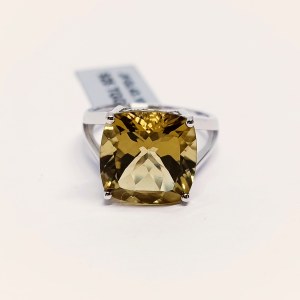 Silver ring with natural olive quartz