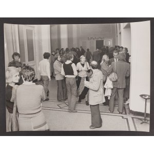 Wojciech Kryński, Photographie de groupe - hall, café