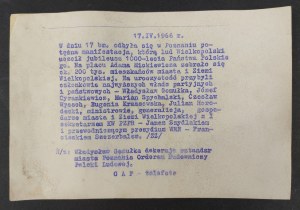 Photo, 17.5.1966, Wladyslaw Gomulka décorant la bannière de la ville de Poznan de l'Ordre du Bâtisseur de la Pologne Populaire.