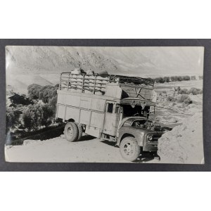 Foto: Stanislaw Zierhoffer, Foto, Expediční vůz při nebezpečném manévru