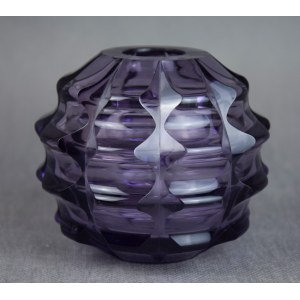 Art-Déco-Vase, Amethystglas, 1930er Jahre. Signiert.