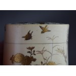 Puzdro in osso, Uccelli in giardino e insetti, Giappone, epoca Meiji, XIX secolo.