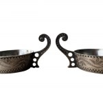 Para platerowanych solniczek w stylu zakopiańskim, Pierwsza Krajowa Fabryka Wyrobów Platerowanych, Srebrnych i Metalowych M. Jarra, Kraków, pocz. XX w.