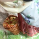 Porcelanowa figurka Zbieranie jabłek, Sitzendorf (Turyngia, Niemcy)