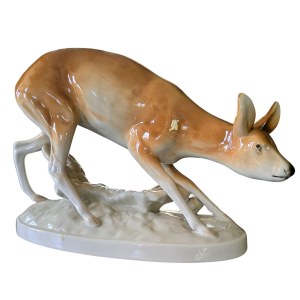 Figurka porcelanowa sarenka, Royal Dux, proj. Karl Wanke
