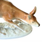 Figurka porcelanowa sarenka, Royal Dux, proj. Karl Wanke