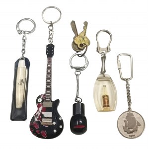 Set of five vintqge collectible key rings