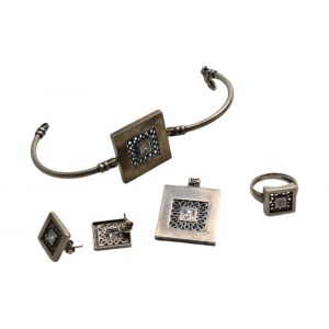 Magnifique parure en argent (bague, pendentif, bracelet, boucles d'oreilles)