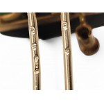 CARTIER Tabriz Collection: Goldbrosche mit Onyx, Saphiren, Diamanten, Chrysopras und Karneol