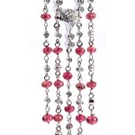 Paire de boucles d'oreilles pendantes en or avec diamant et spinelle
