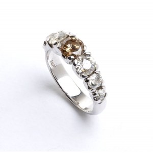 Diamond gold ring
