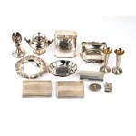 Un groupe de dix objets en argent massif