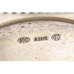 Un groupe de dix objets en argent massif