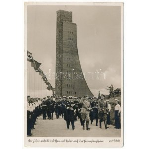 Der Führer verlässt das Ehrenmal Laboe nach der Einweihungsfeier. Verlag M. Dieterle & Sohn ...