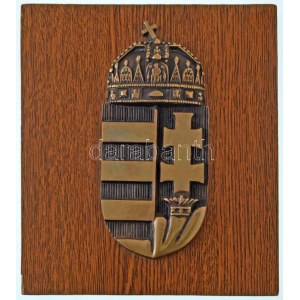 Takács Erzsébet (1928-1999) ~1990. Két darab koronás magyar címer, öntött bronz plakettek, fa alapzaton, szignó nélkül ...