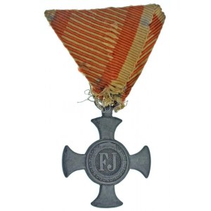1916. Vas Érdemkereszt a Vitézségi Érem szalagján Fe kitüntetés viseltes eredeti mellszalagon T:XF / Hungary 1916. ...