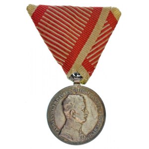 1917. Károly Ezüst Vitézségi Érem II. osztálya peremen jelzett Ag kitüntetés eredeti mellszalagon. Szign.: Kautsch T...