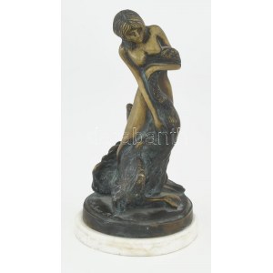 Melocco Miklós (1935): Léda és a hattyú. Bronz, márvány talpon, jelzett, m: 19,5 cm