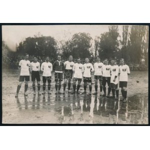 1913 Bécs, az osztrák labdarúgó válogatott eredeti fotója a magyarok elleni Wagner-kupamérkőzés elején (1:4)...