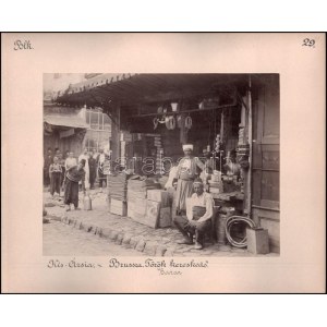 cca 1900 Brussza, Török kereskedő a bazárban / Narancs árus. Kétoldalas albumin fotók kartonon Sébah &amp...