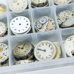 Set of about 90 mechanisms for mainly men's wristwatches and pocket watches
