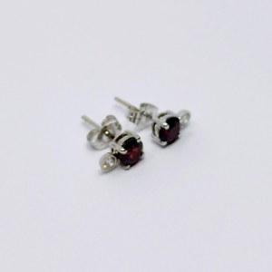 0.20 Ct Diamonds and Garnets 585/14K White Gold Earrings