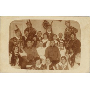 Société en costumes de Cracovie, vers 1915.