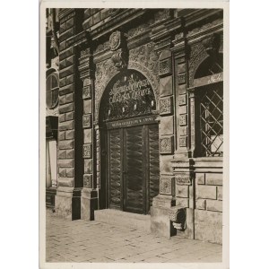 Lwów - Książnica Atlas - Rynek, brama Czarnej Kamienicy, ok. 1938.